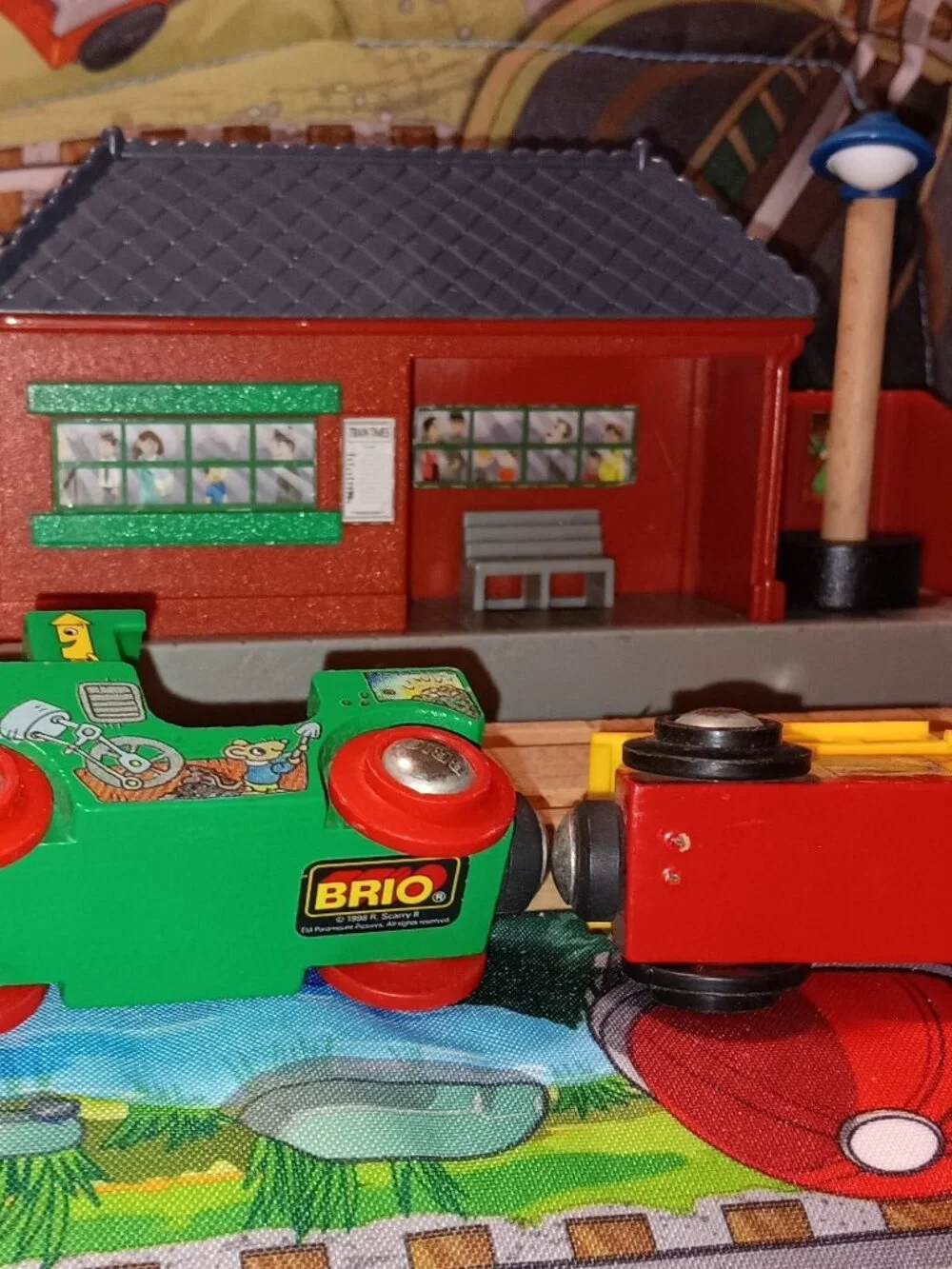 Brio Wooden Railway Trin TrackRichard Scarry Engine Caboose